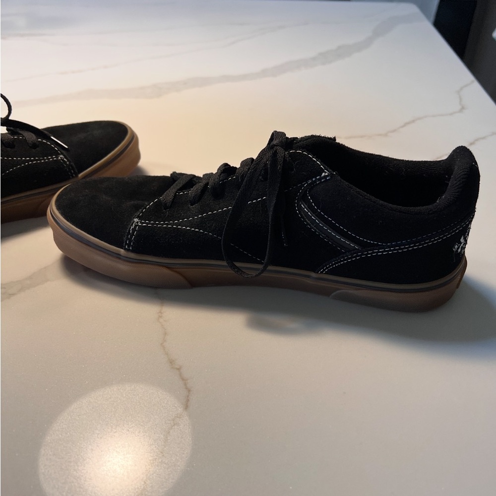 Vans Seldan Skate Black Embroidered Skull Low Sneakers - Picture 6 of 10